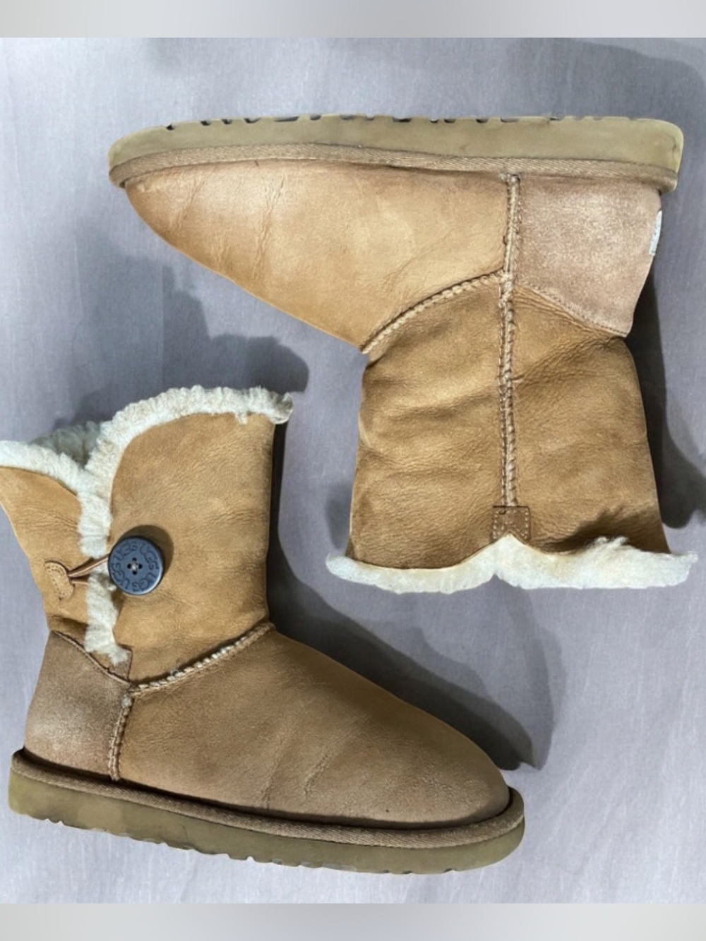 UGG Bailey Button Boot - Chestnut Size 6 - Picture 4 of 15